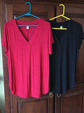 Old Navy Loose Luxe V-Neck Tunic T-Shirt - 2 Shirts